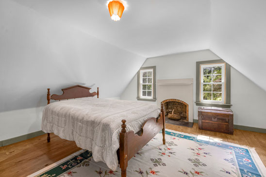 Upstairs bedroom in the original 18th-century wing at Pleasant Oak in Powhatan VA