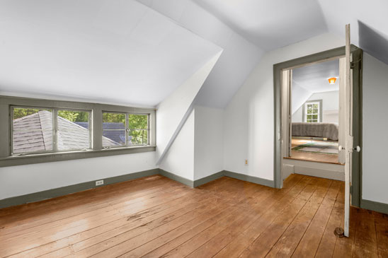 Second upstairs room in the original wing of Pleasant Oak in Powhatan VA