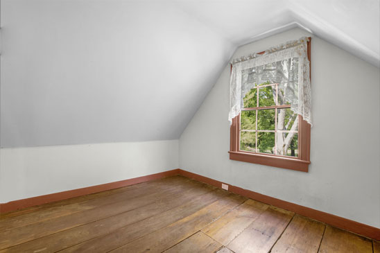 Small upper room at Pleasant Oak in Powhatan VA with wide-plank floors and period window