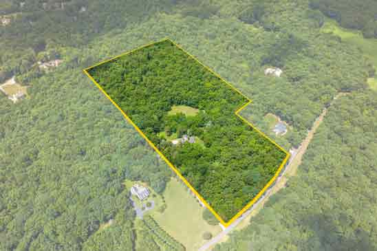 Aerial view of Pleasant Oak, a c.1760 historic home for sale on 26.18 acres in Powhatan County VA